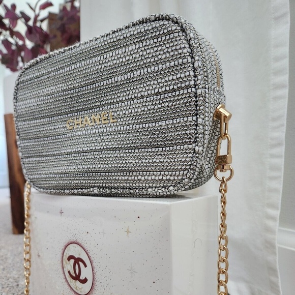 NEW CHANEL Holiday 2022 Woven Tweed Pouch Clutch -Converted To Crossbody Bag - Picture 11 of 13